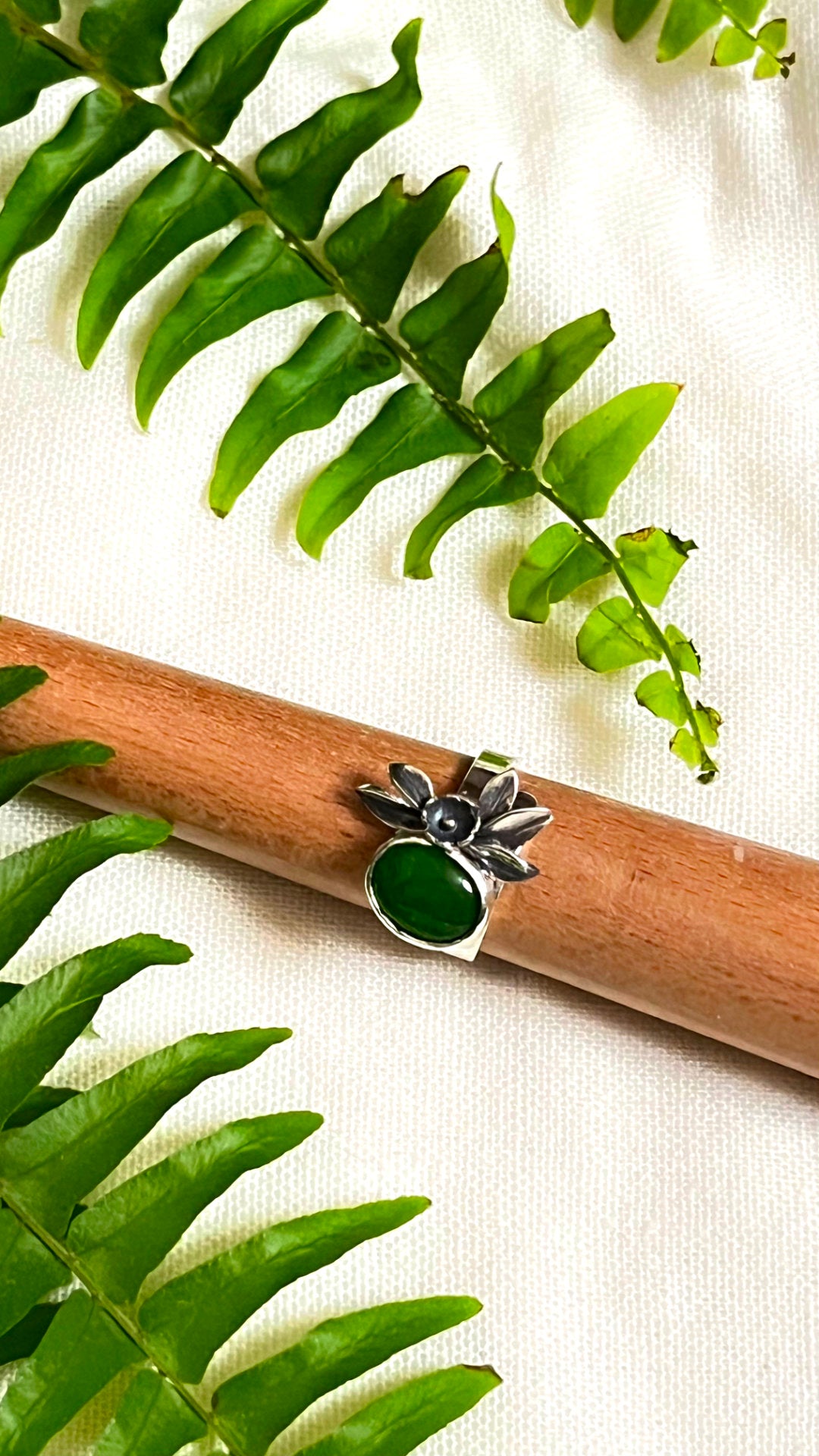 Anillo de nefrita "Fruto"