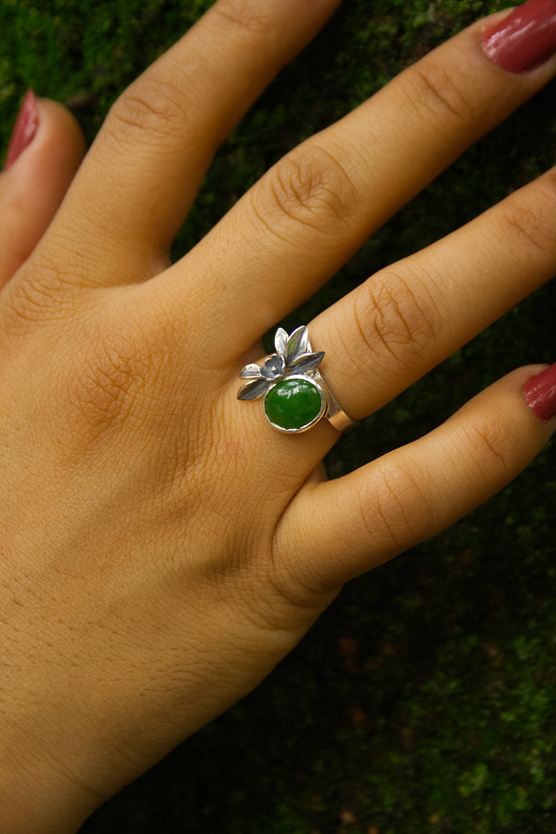 Anillo de nefrita "Fruto"