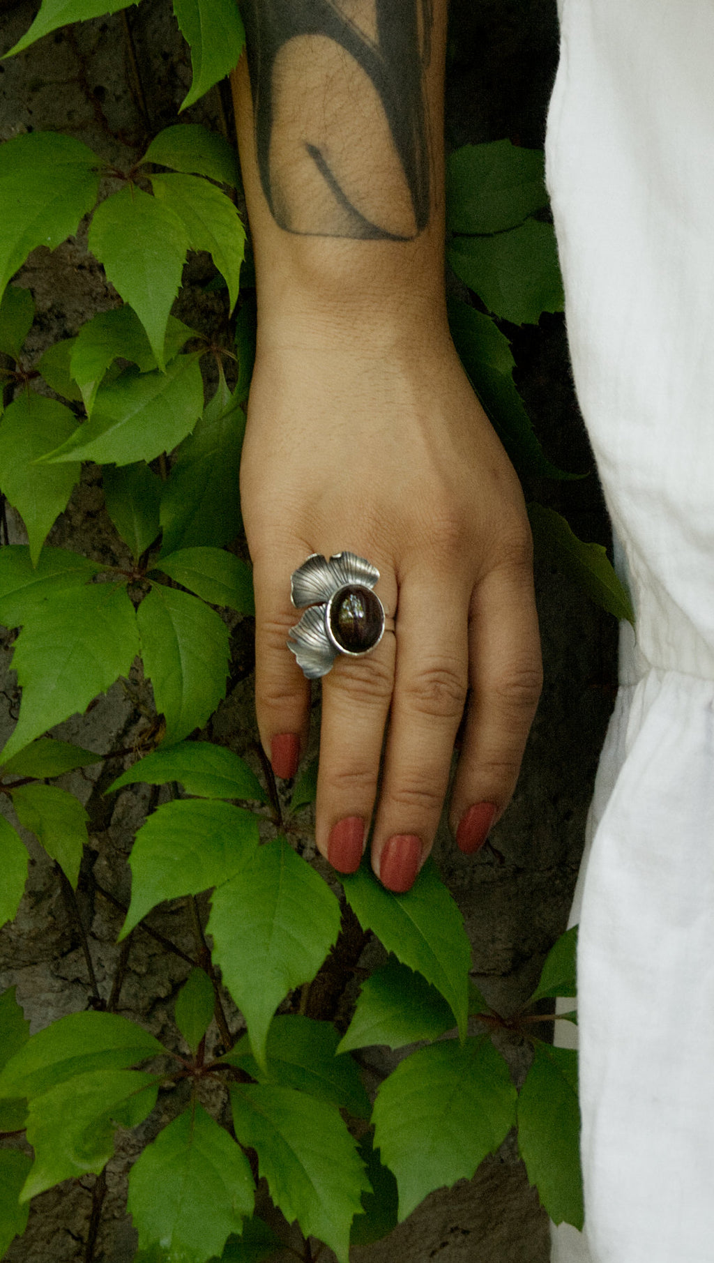 Anillo de Granate Estrella