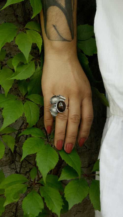 Anillo de Granate Estrella
