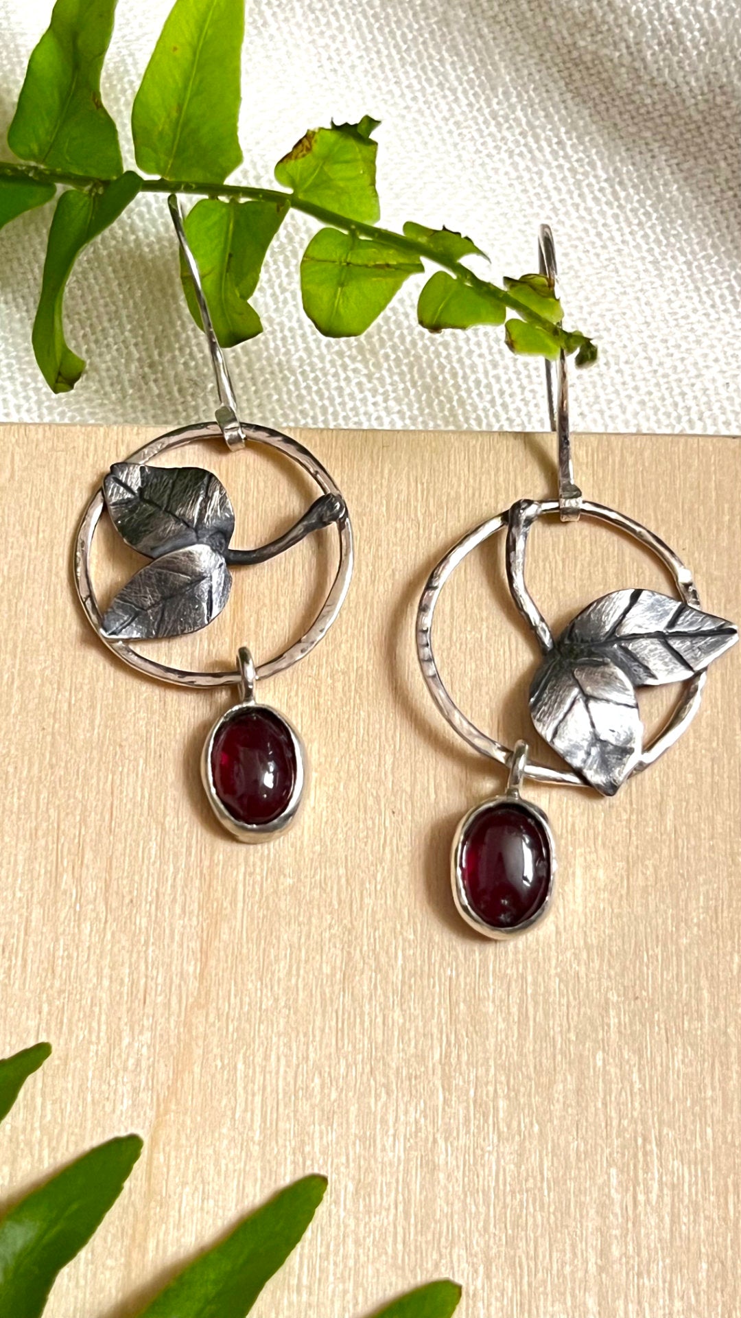Aretes de plata con Granate Uva