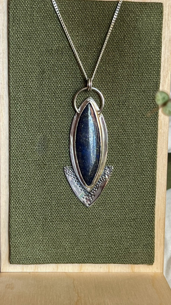 Dije de plata con Lapislázuli