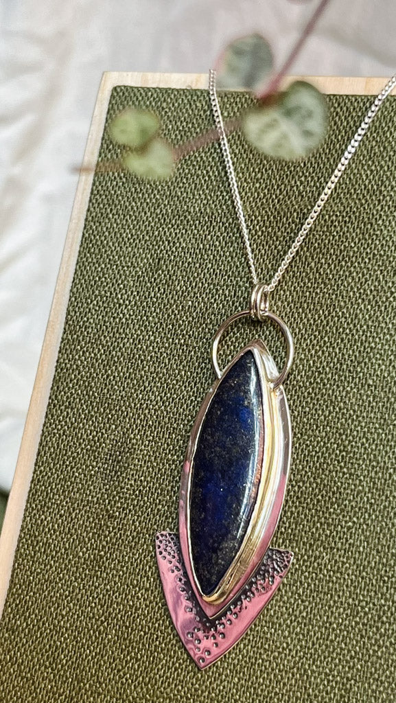 Dije de plata con Lapislázuli