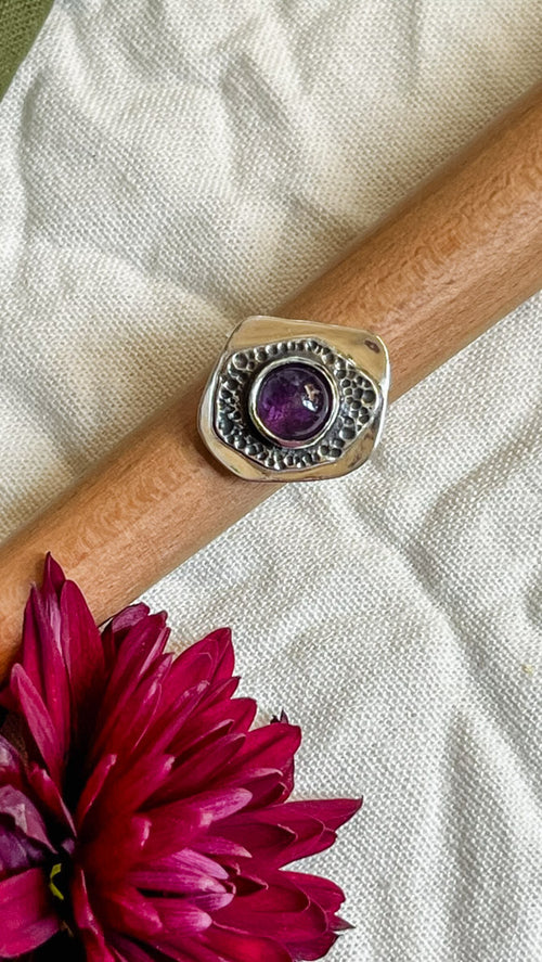 Anillo de plata con Amatista