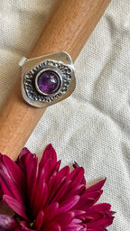 Anillo de plata con Amatista